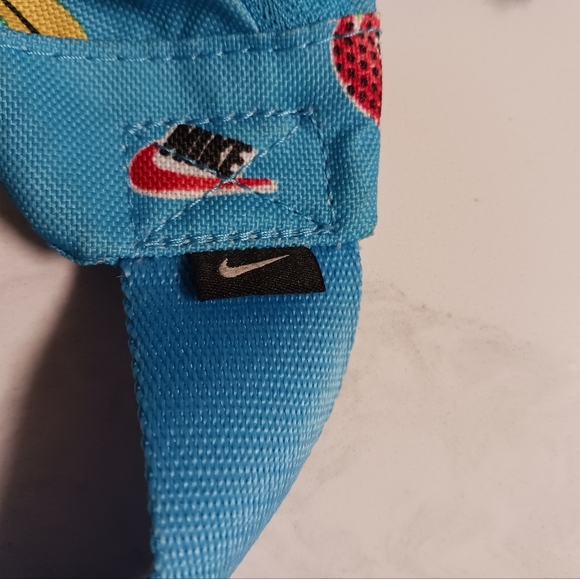 Nike - Picture 4 of 5